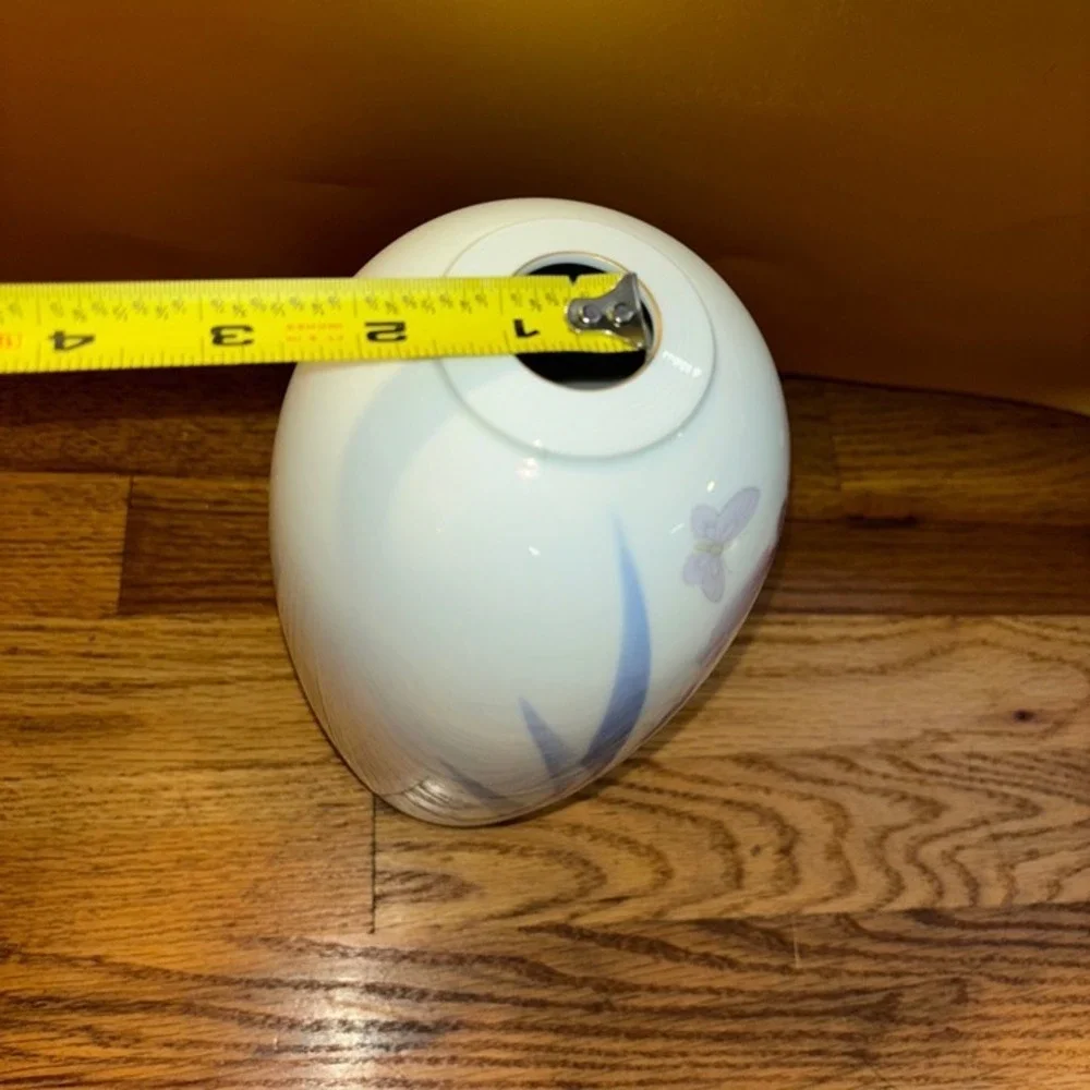 Vintage Japanese vase,‎ Fukagawa porcelain, Imari ware, Iris flower